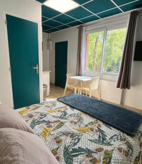 Florentin-la-Capelle Apartment | Studio au bord de la rivière