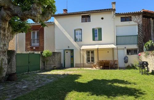 Verniolle Apartment | Studio au Coeur du Village avec terrasse et parking proche de Pamiers