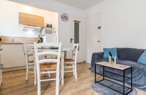 Quimiac Apartment | Studio avec balcon, à 200m de la plage, proche commerces et restos, parking privé, lit bébé inclus