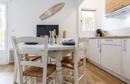 Quimiac Apartment | Studio avec balcon, à 200m de la plage, proche commerces et restos, parking privé, lit bébé inclus