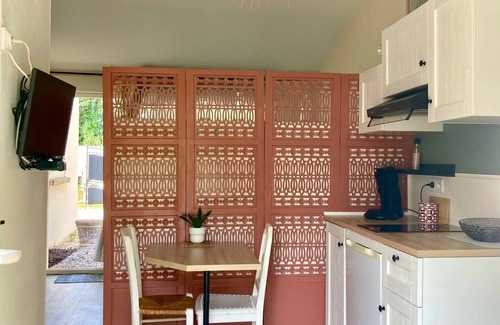 Le Thor Apartment | Studio Avec Terrasse et Jardin en Campagne, Paisible, Lumineux et Climatisé !