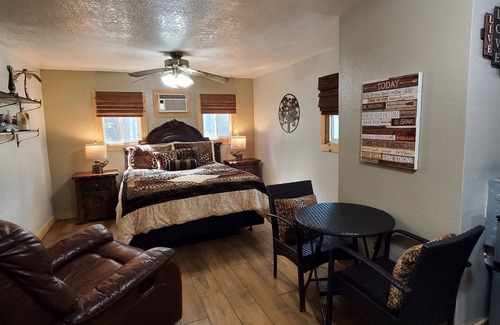 Shingletown Apartment | Studio B at Bigfoot Lodging Lassen