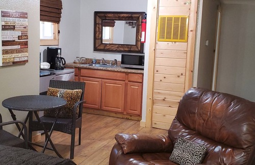 Shingletown Apartment | Studio B at Bigfoot Lodging Lassen