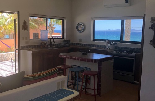 El Sargento Cottage | Studio beachfront casita King bed full kitchen-