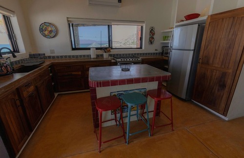 El Sargento Cottage | Studio beachfront casita King bed full kitchen-