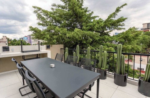 Roma Norte Apartment | Studio Bilbao: with private balcony and Rooftop Access