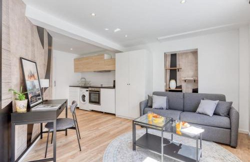 Gif-sur-Yvette Apartment | Studio Black & Gold Proche Versailles
