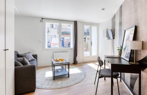 Gif-sur-Yvette Apartment | Studio Black & Gold Proche Versailles