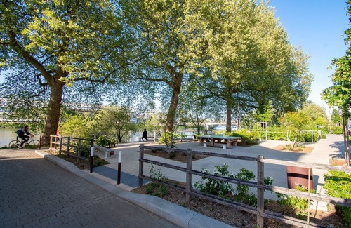 Republique - Les Ponts Apartment | Studio Bohème sur Lîle de Nantes/Proche Tramway
