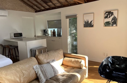 Venice Apartment | Studio Bungalow in Charming Venice Courtyard