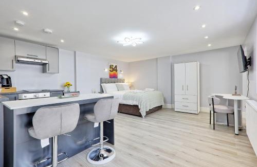 Chelmsford Apartment | Studio By Homestyles Hosts Short Lets & Serviced Accommodation Widford With Free WiFi