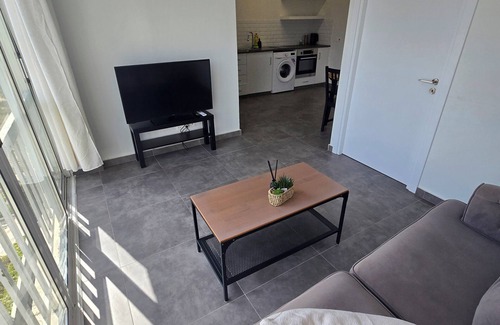 Agios Tychon Apartment | Studio by the sea - Studio apartment with a separate bedroom 50m from the beach