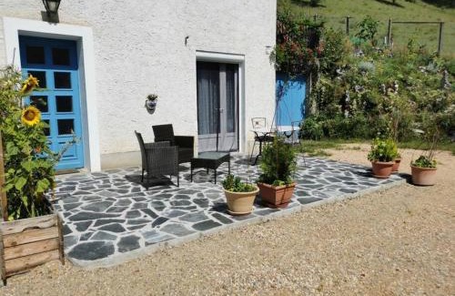 Saint-Laurent-les-Tours Apartment | Studio calme et nature bien situé
