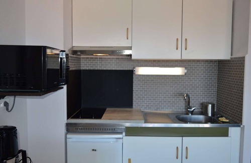 Argeles Plage Apartment | Studio Cabin 4 pers, near beach, AC, parking, pets allowed