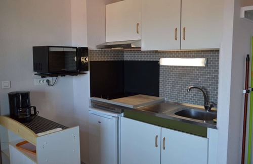 Argeles Plage Apartment | Studio Cabin 4 pers, near beach, AC, parking, pets allowed