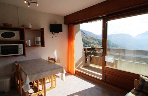 Auris Apartment | Studio cabin for 3 on the slopes with balcony in Auris en Oisans