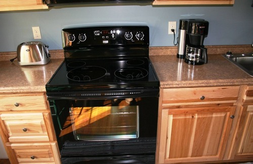 Hines Apartment | Studio Cabin-Open floor plan with full Kitchen