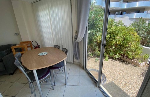 Le Barcares Apartment | Studio Cabine 4 Pers avec Terrasse, Face Mer, Accès Direct Plage, Proche Commerces et Parc Aqualand - FR-1-81-600