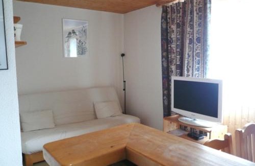 Meribel-Mottaret Apartment | Studio cabine pour 4 à Méribel Mottaret, balcon sud, proche pistes et commerces - FR-1-411-473