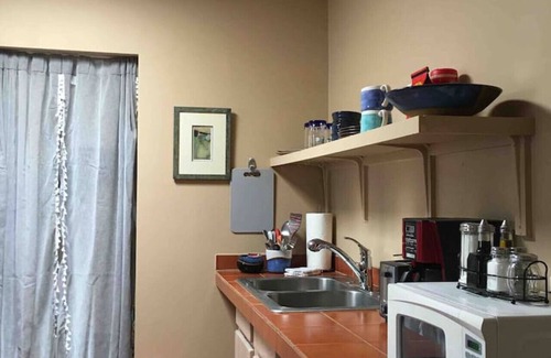 Las Cruces House | Studio Casita 5 mins to Farmer's mkt/dogs welcome!
