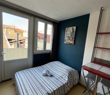 Faubourg Saint-Jacques Apartment | Studio Centre Ville 6