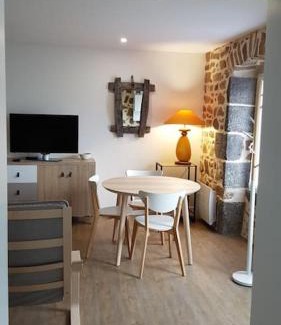 Saint-Genes-Champanelle Apartment | Studio chaleureux 5 mns chaine des Puys