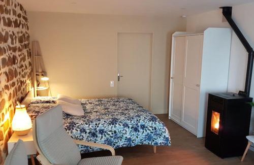 Saint-Genes-Champanelle Apartment | Studio chaleureux 5 mns chaine des Puys