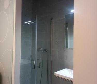 St Gervais sur Mare Apartment | Studio chemin compostelle