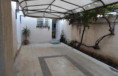 Cite La Gazelle Apartment | Studio, Cité la GAZELLE ,pas Jafar, quartier calme 10 min de l'aéroport près du Technopark