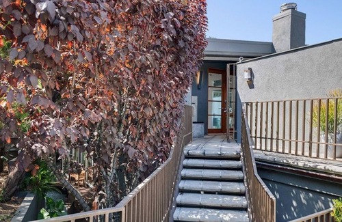 Studio City House | Studio City VIEWS VIEWS in the hills modern estate remodeled furnished ready for