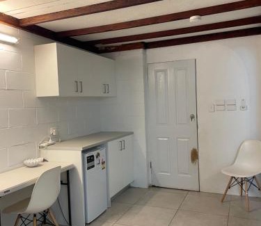 Jingili Bed & Breakfast | Studio Classic Tropical Darwin