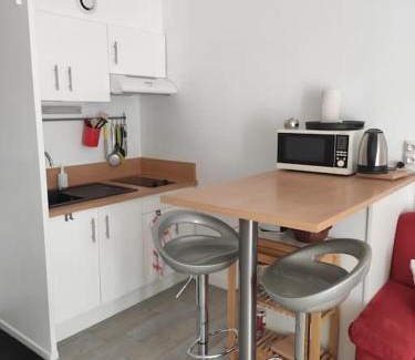 Vendome Apartment | Studio coloré et sa terrasse au coeur de Vendôme