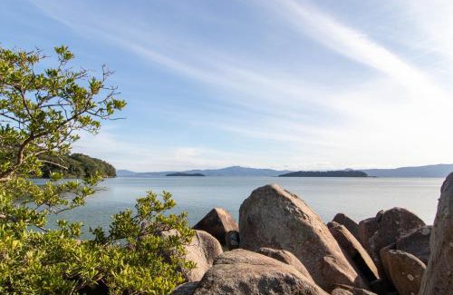 Sambaqui Apartment | Studio com banheira e vista para o mar CH2753