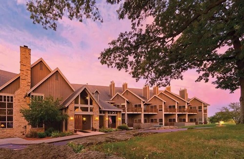 Galena Condo | Studio Condo Outdoor Golf in Galena!
