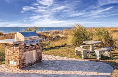 Cherry Grove Beach Condo | Studio Condo Boulevard Views- Tons of Fun Myrtle Beach!