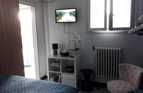 Amberieu-en-Bugey House | STUDIO coquet Terrasses de Saint Germain