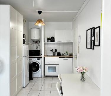 Saint-Ouen Apartment | Studio cosy avec vidéoprojecteur, à 100m du métro