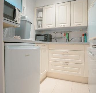 Greoux-les-Bains Apartment | Studio Coté Jardin
