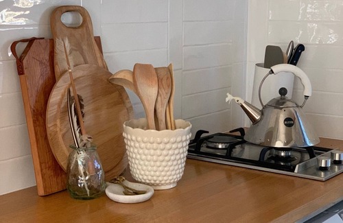 Iluka Apartment | Studio-Couples Getaway- Small Dog Friendly-Steps to Cafe, Sunset Bar and Ferry.