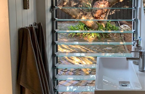Iluka Apartment | Studio-Couples Getaway- Small Dog Friendly-Steps to Cafe, Sunset Bar and Ferry.