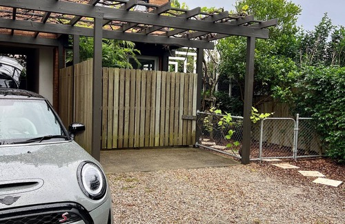 Iluka Apartment | Studio-Couples Getaway- Small Dog Friendly-Steps to Cafe, Sunset Bar and Ferry.