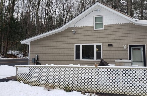 Spofford House | Studio, Cozy Studio for 2 or 4!