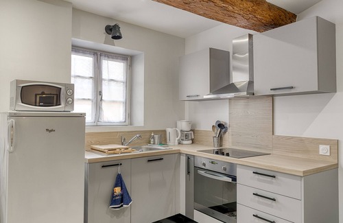 Trevoux Apartment | Studio d'Artiste in the heart of medieval streets