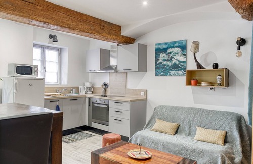Trevoux Apartment | Studio d'Artiste in the heart of medieval streets