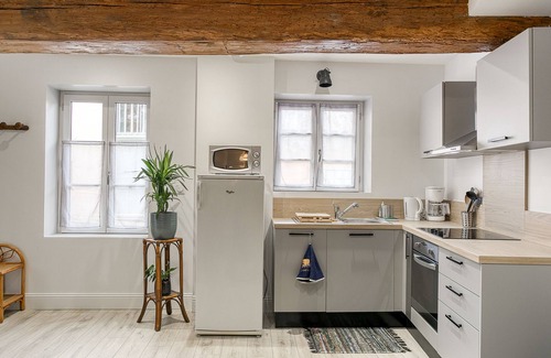 Trevoux Apartment | Studio d'Artiste in the heart of medieval streets