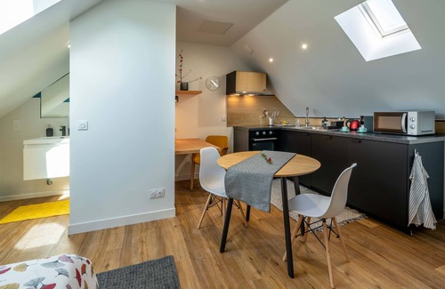La Roche-sur-Yon Apartment | Studio D, in the center of town, cosy and warm.