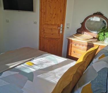 Le Luc Apartment | Studio de charme en Provence, piscine et jacuzzi partagés