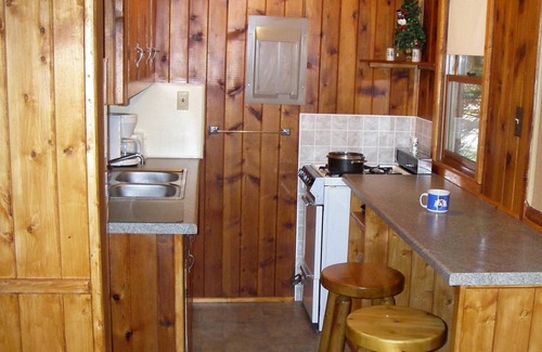 Rapid City Apartment | Studio Deluxe Cabin Thirty Minutes to Mt Rushmore - In Rapid City On Canyon Lake Thirty Minutes from Mt Rushmore