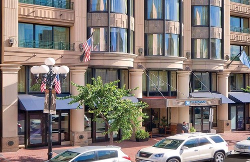 Gaslamp Quarter Condo | Studio Deluxe Condo Theme Parks & Gaslamp Quarter