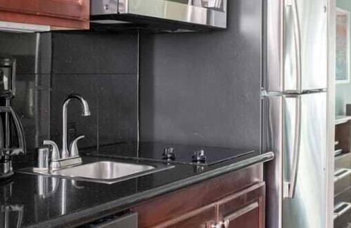 Gaslamp Quarter Condo | Studio Deluxe Unit -Theme Parks & Gaslamp Quarter